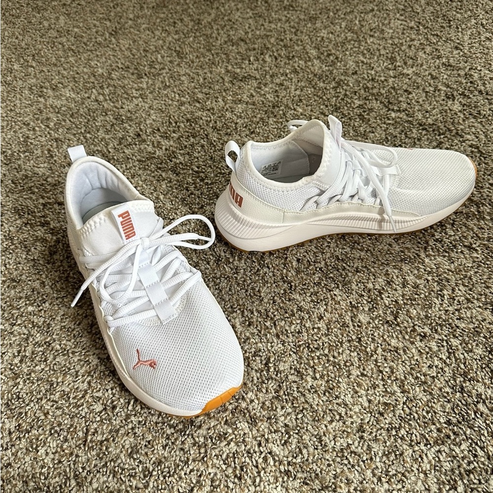 White Puma Sneakers Soft Foam+ Size 8 Women’s New